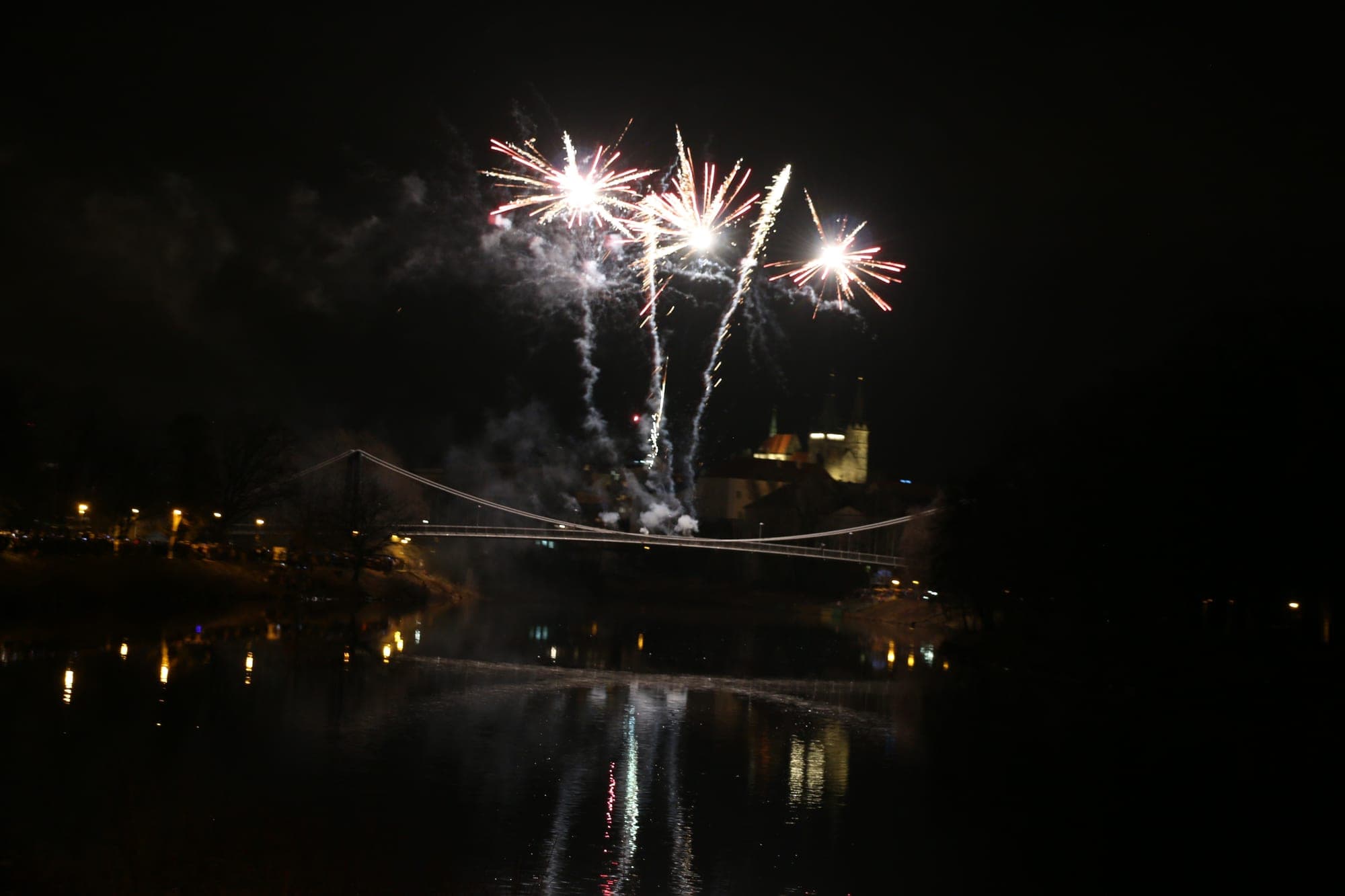 Ohňostroj nad kolínskou lávkou